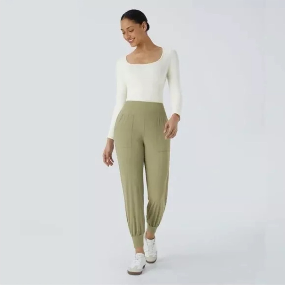 Halara Cedar Green High Waisted Pocket Joggers LP NWT